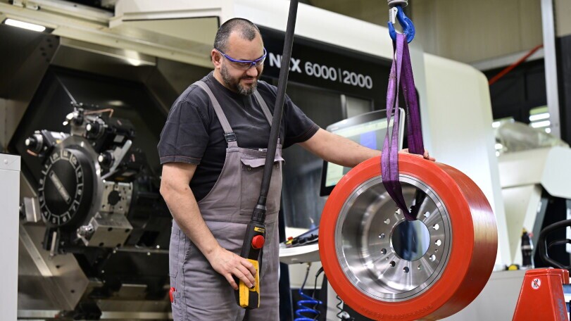 Produktionsmitarbeiter (m/w/d) PU-Nachbearbeitung, 1. Bild